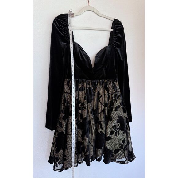 Ashley Park x RTR Encore Velvet Puff Sleeve Sweetheart Black & Gold Mini Dress 8 - Picture 12 of 16